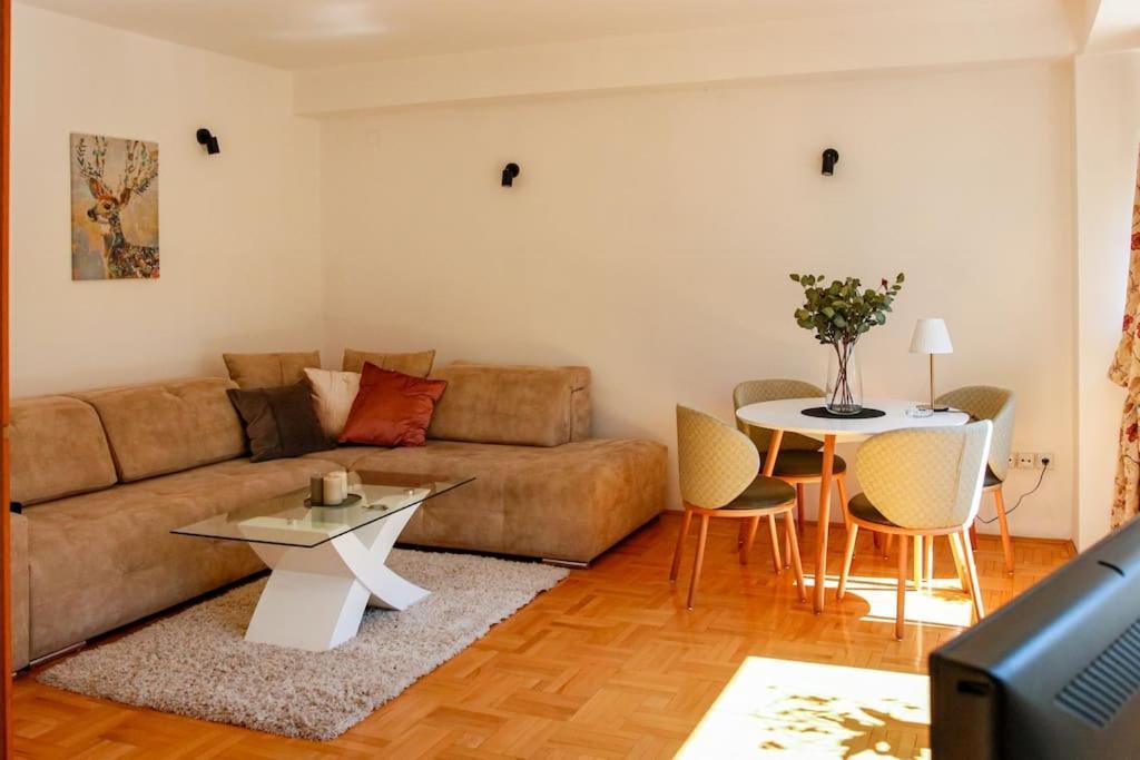 Nn Apartment Skopje Bagian luar foto