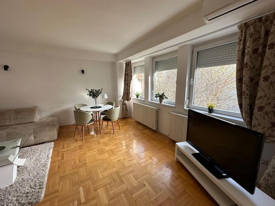 Nn Apartment Skopje Bagian luar foto