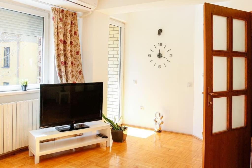 Nn Apartment Skopje Bagian luar foto
